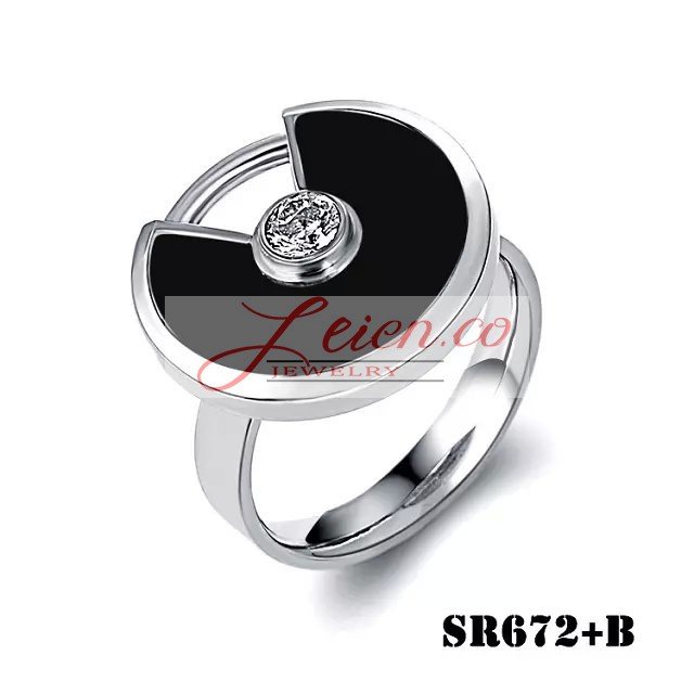 Fake Amulette De Cartier Ring In White Gold 